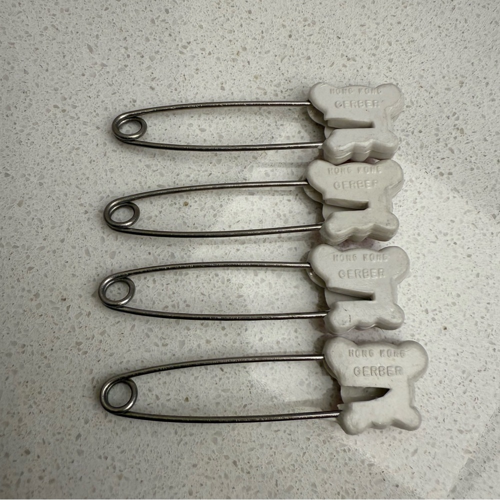 Set of 4 Vintage Bear Diaper Pins White Bears Red Bow Ties Nursery Retro Baby - Picture 4 of 7